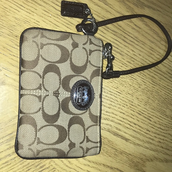 COACH wristlet - Picture 3 of 7
